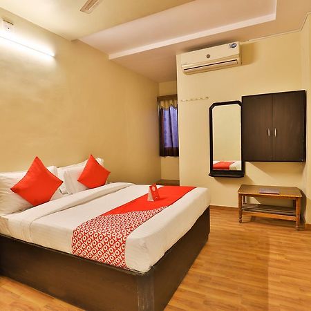 Oyo 11427 Hotel Kalyan Ахмедабад Екстериор снимка