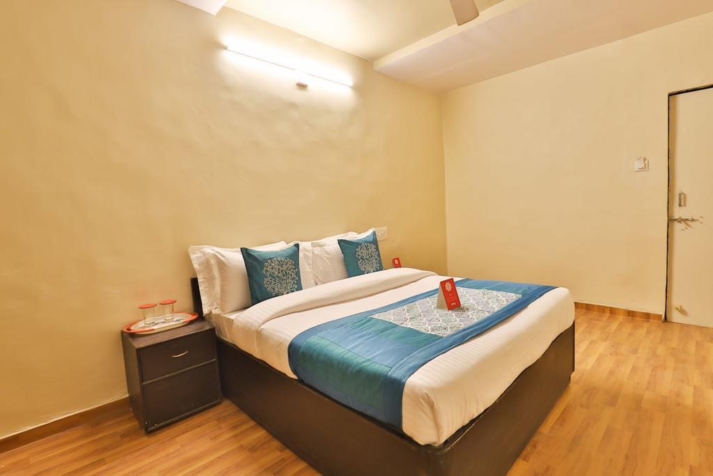 Oyo 11427 Hotel Kalyan Ахмедабад Екстериор снимка